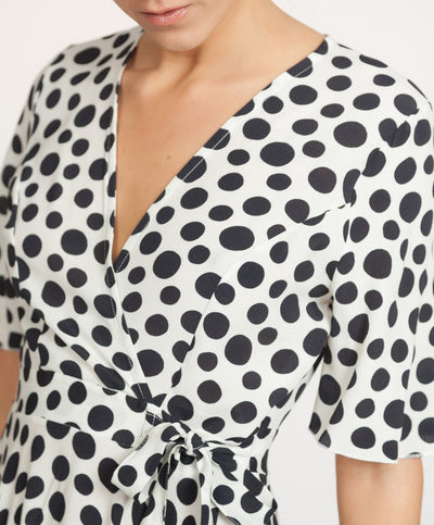 Robe blanche à motifs ronds noirs La Fée Maraboutée - 40