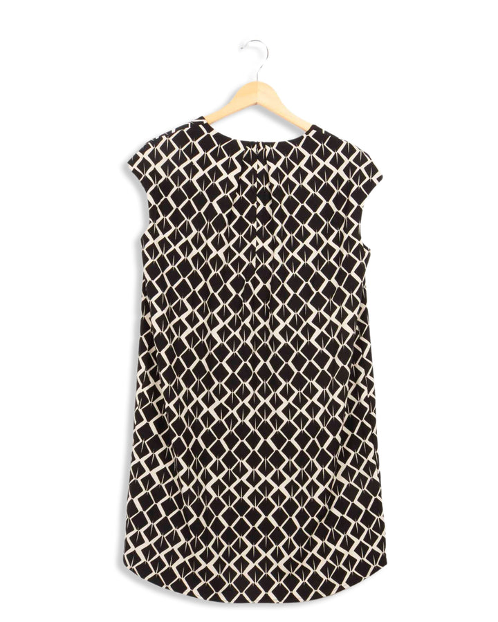 Short dress with black and white geometric patterns La Fée Maraboutée - 40