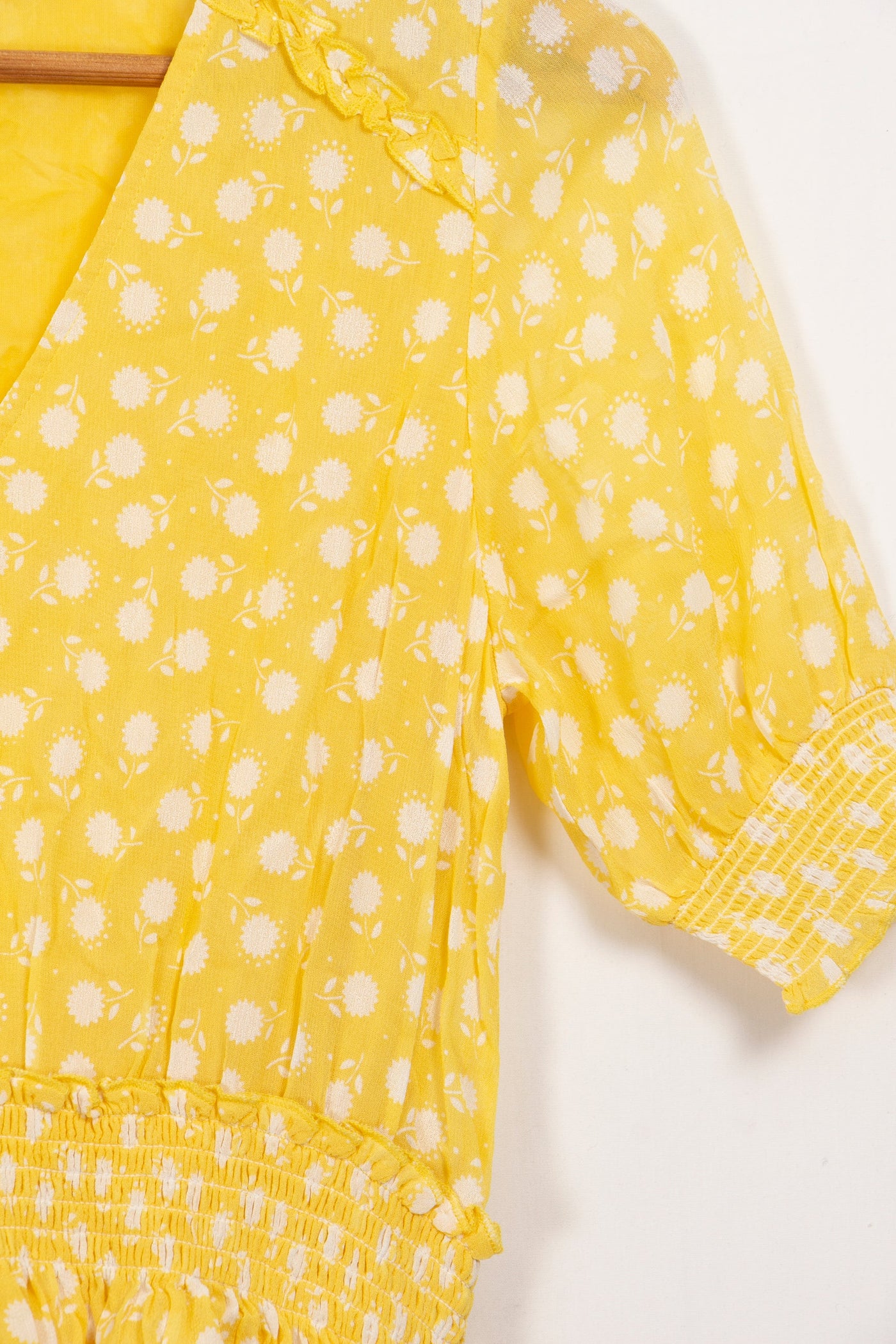 Robe jaune avec des motifs de fleurs Petite Mendigote - S