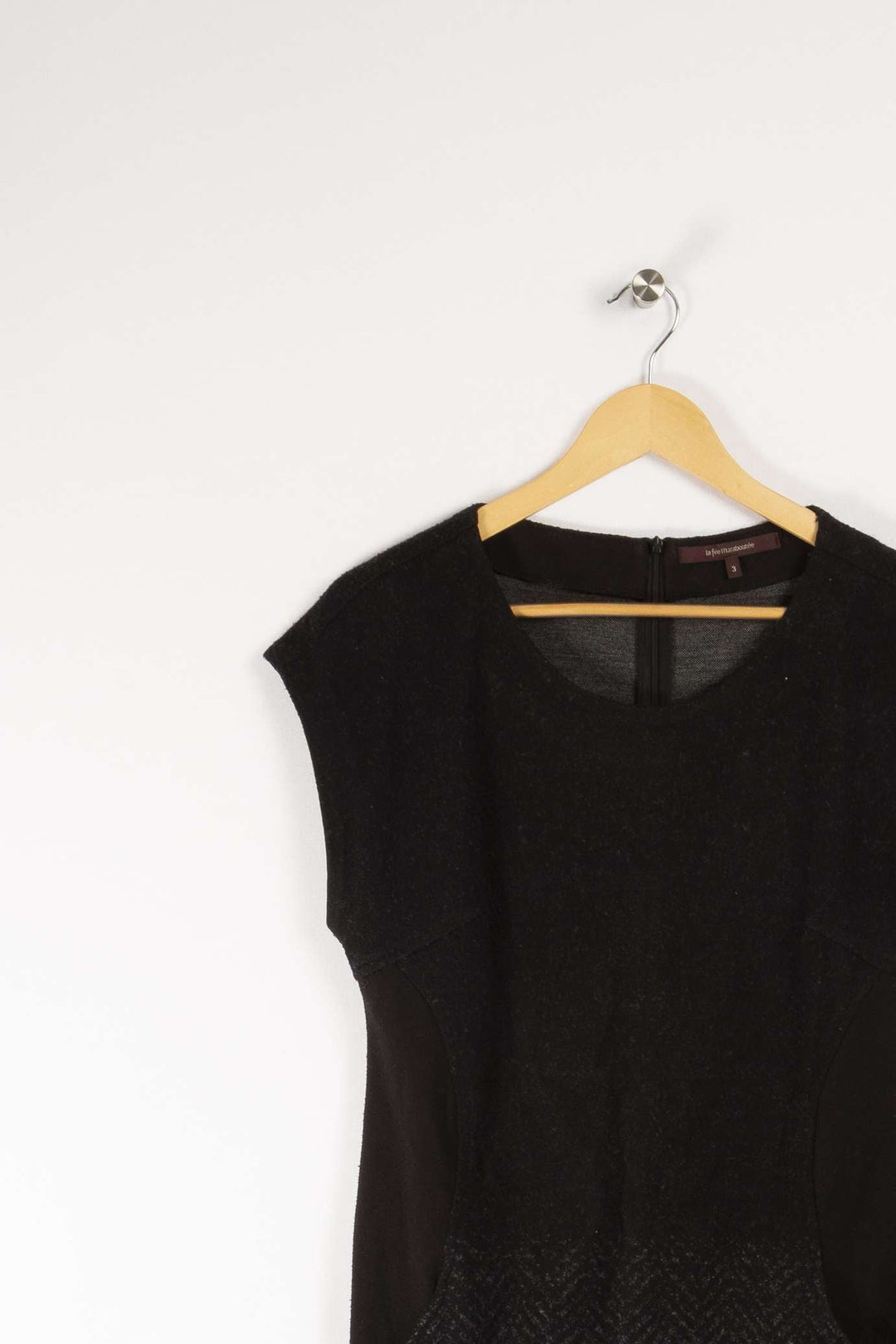 Schwarzes Winterkleid mit Taschen – Größe 3